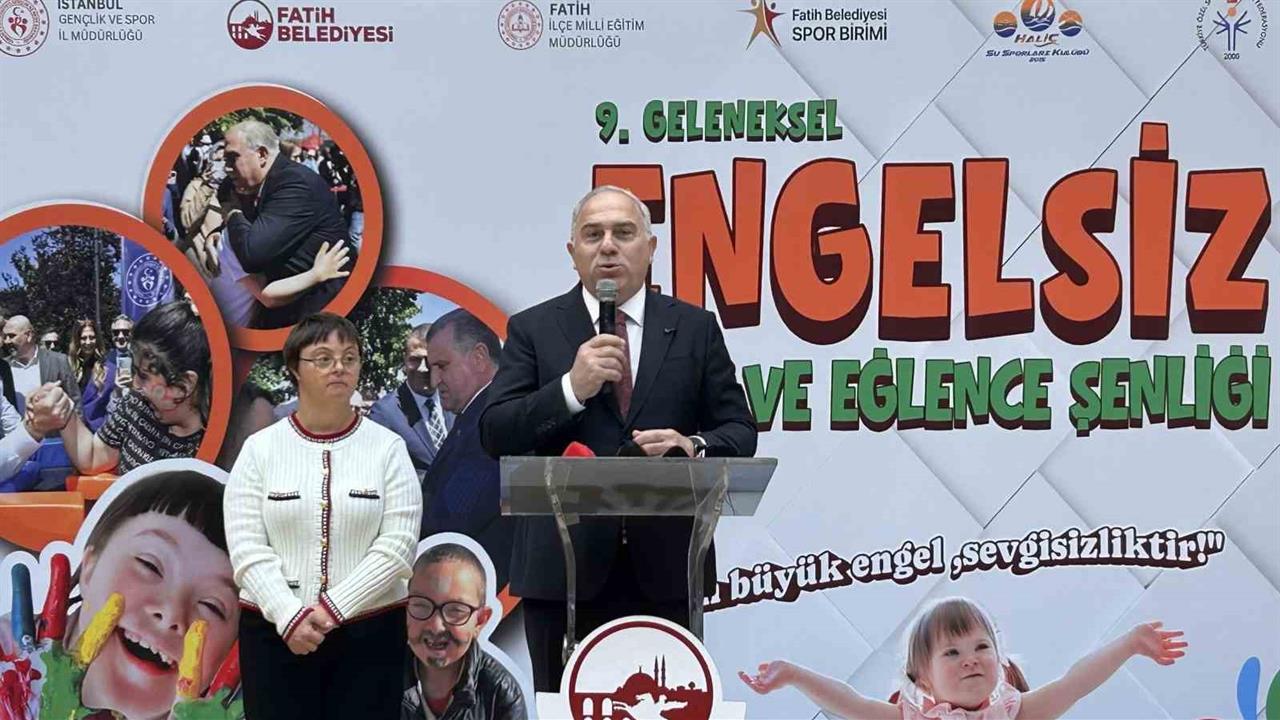 Fatih'te Düzenlenen Engelliler Şenliği'nde Çocuklar Eğlenceli Anlar Geçirdi