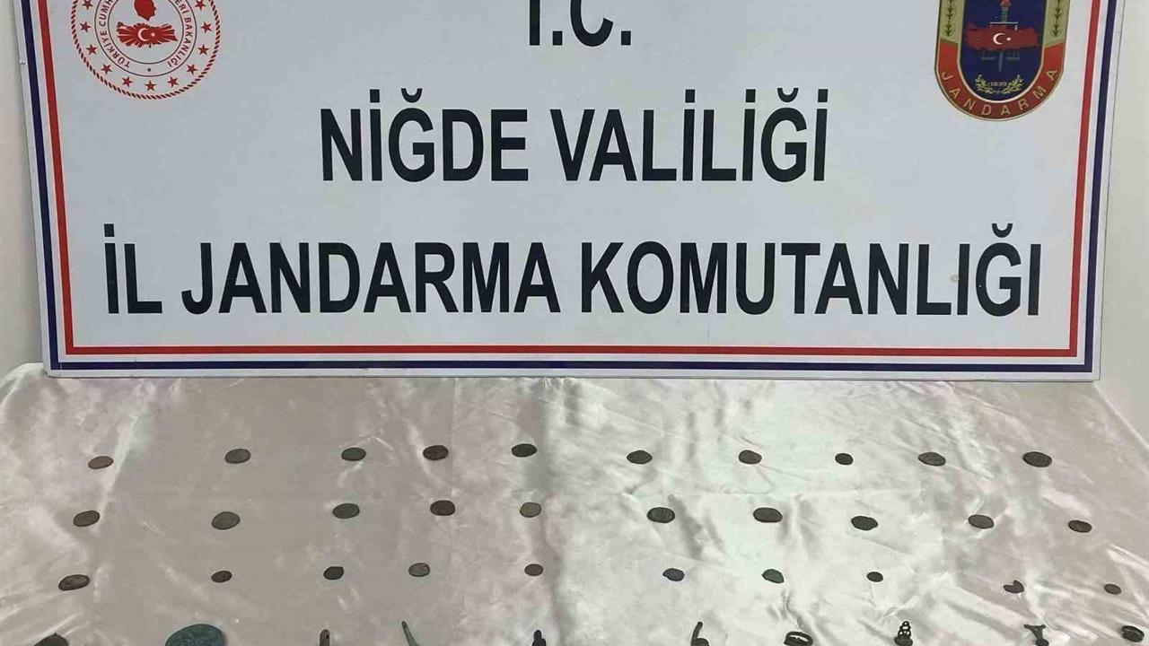Niğde Altunhisar'da Tarihi Eser Kaçakçılığına Yönelik Operasyonda 42 Parça Ele Geçirildi