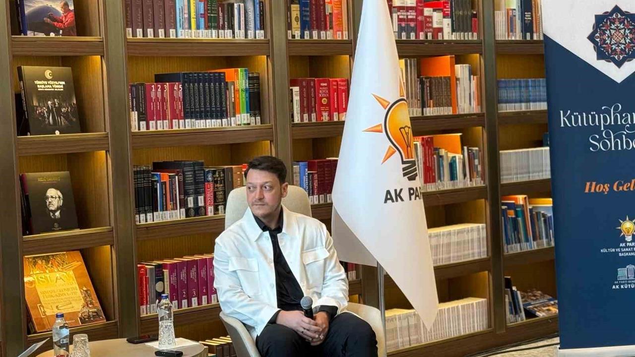 Ankara'da Mesut Özil, Telefon Rehberinde En Ünlü İsim Olarak Cumhurbaşkanı Erdoğan'ı Gösterdi