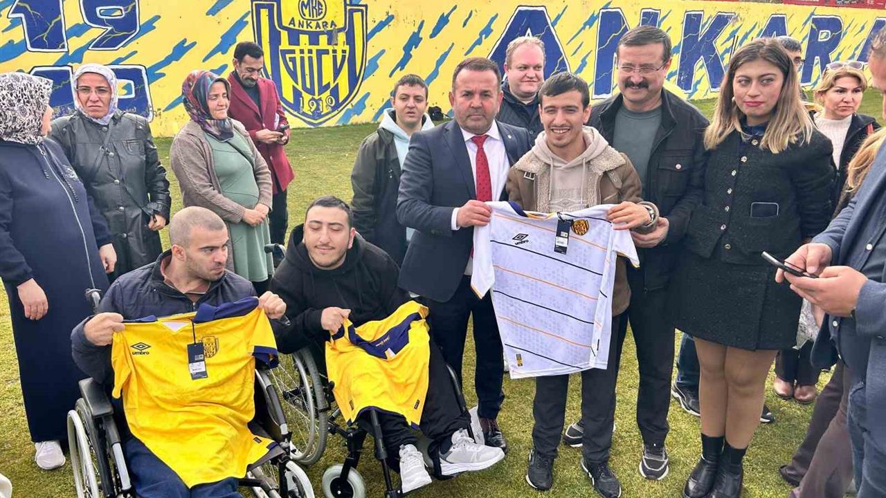 MKE Ankaragücü, 3 Aralık Dünya Engelliler Günü'nde Özel Çocukları A Takım Antrenmanında Ağırladı