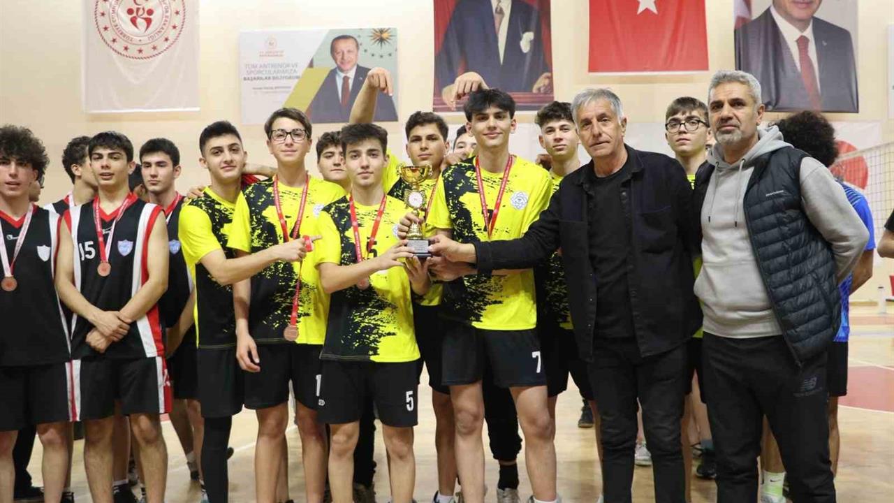 Kayseri'de Gerçekleşen Voleybol Genç Erkekler Müsabakaları Sonuçlandı