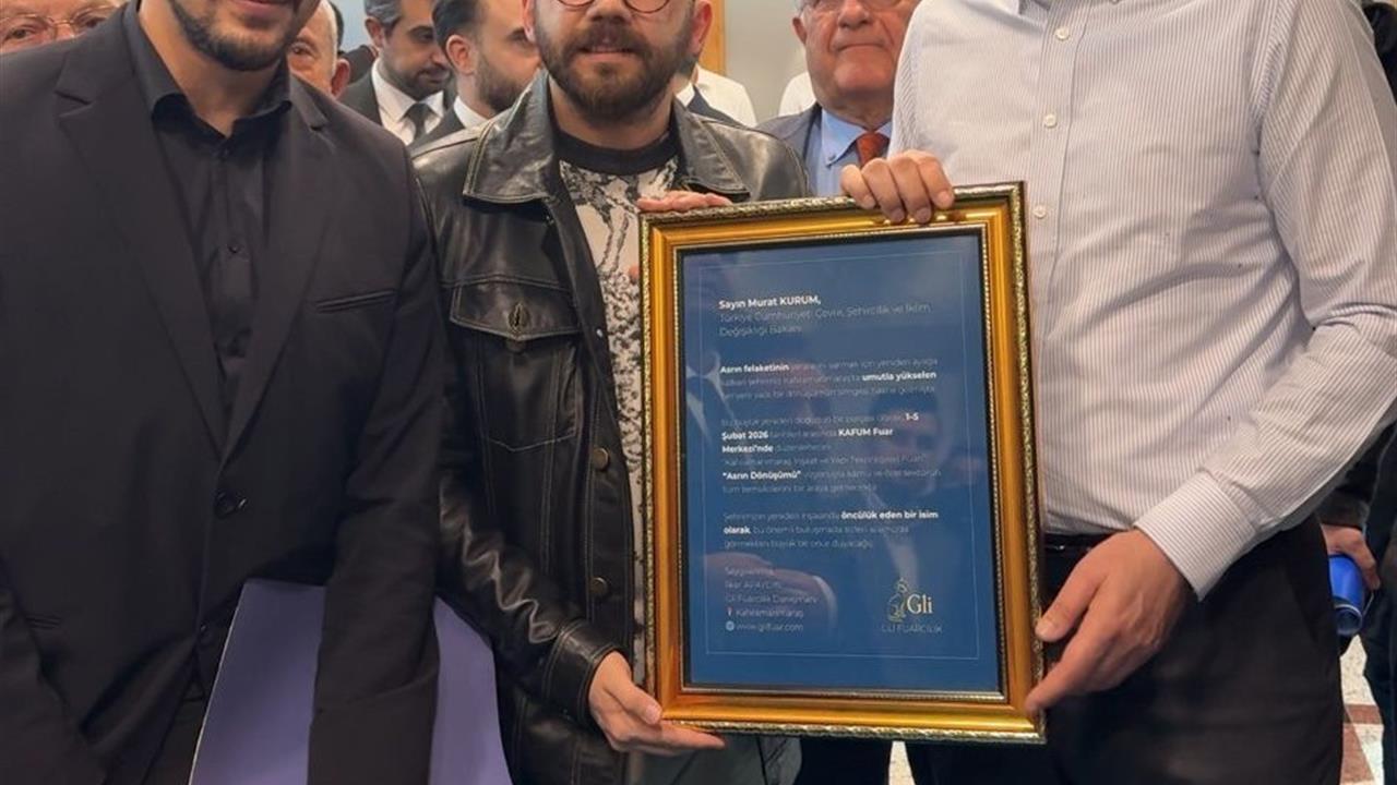 Kahramanmaraş'ta Bakan Kurum'a Fuar Davetiyesi Sunuldu