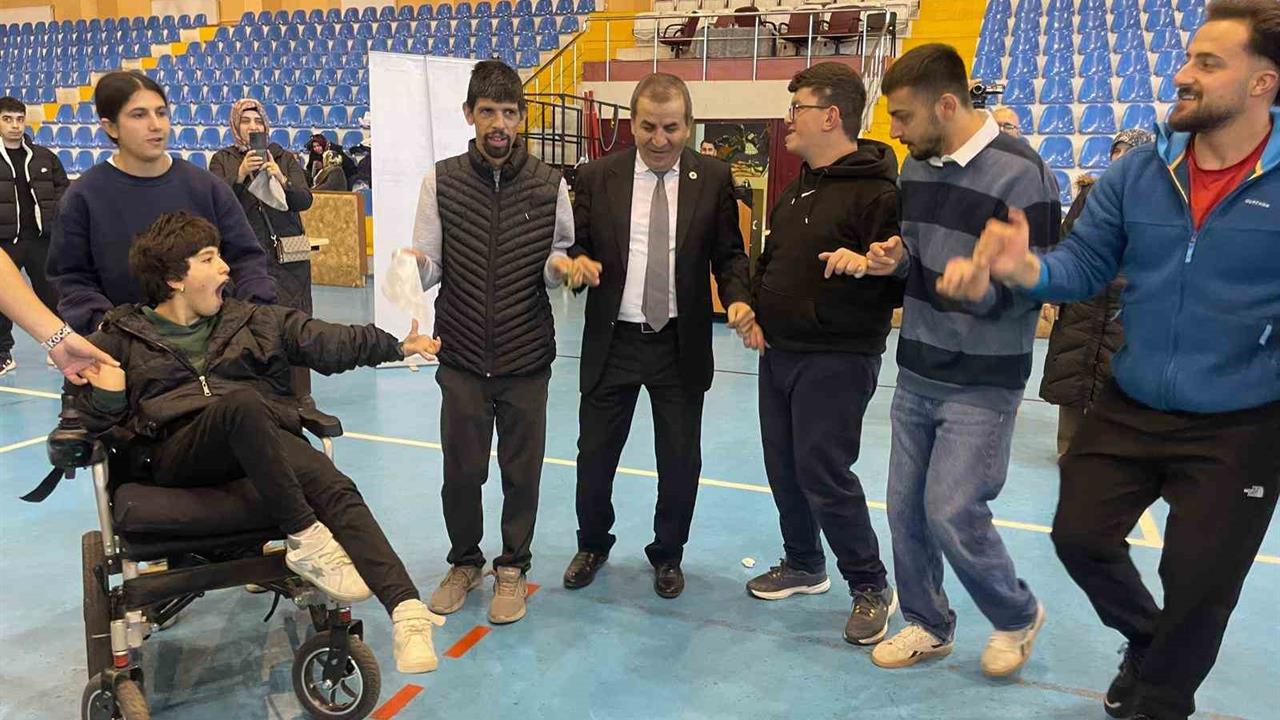 Erzurum'da Engelli Bireylere Yönelik Sosyal Etkinlikte Dayanışma Vurgusu Yapıldı