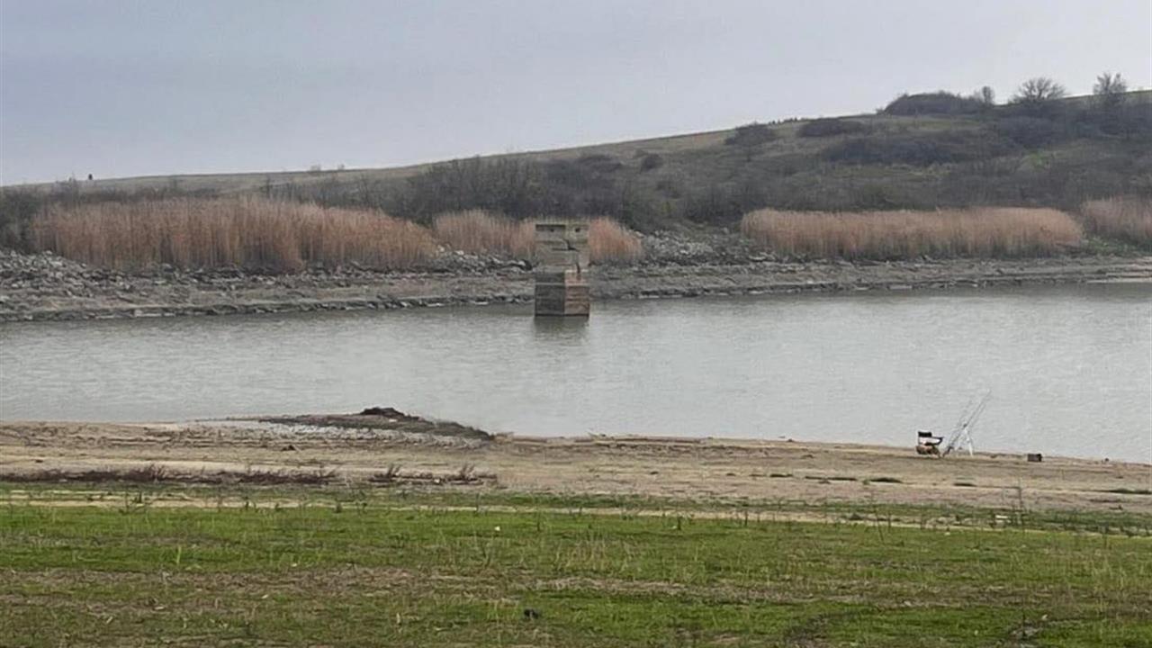 Tekirdağ Hayrabolu'daki Göletin Su Seviyesi Düşmesi Endişe Yarattı