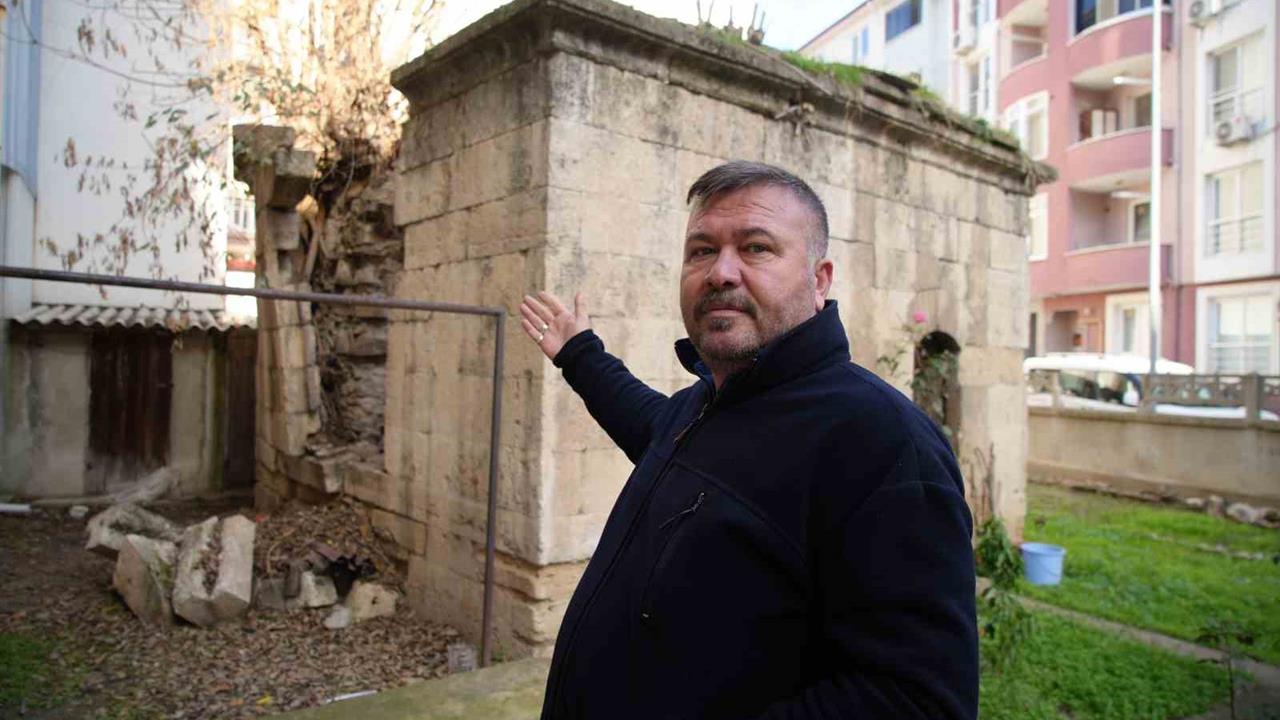 Edirne Abdurrahman Mahallesi'ndeki Kesik Baş Baba Türbesi Restore Edilmeyi Bekliyor