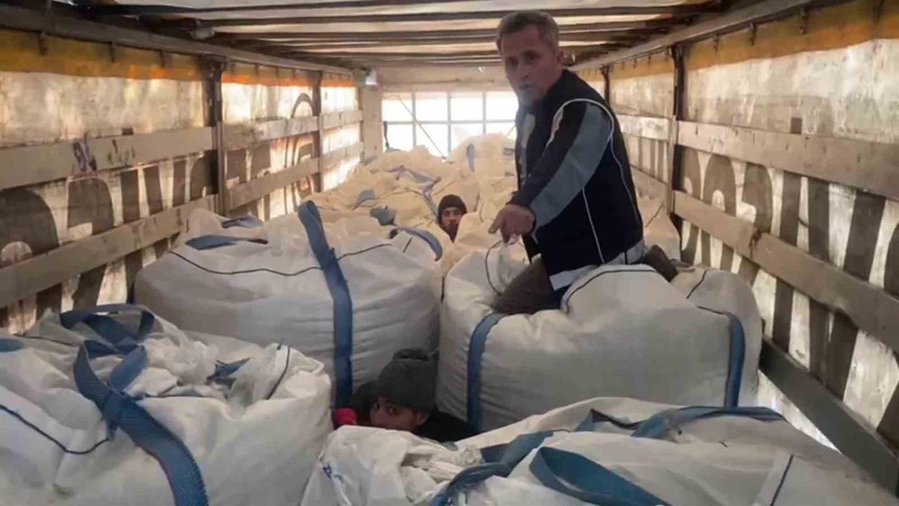 Amasya'da Durdurulan Tırda 13 Kaçak Göçmen Yakalandı