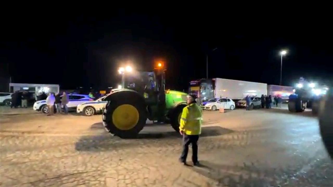 Edirne İpsala Sınır Kapısı'nda Yunan Çiftçilerin Eylemi Nedeniyle Geçişler Durduruldu