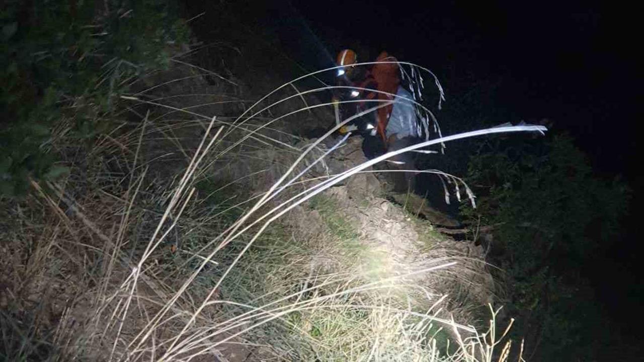 Bursa Gürsu'da Ormanlık Alanda Mahsur Kalan 58 Yaşındaki Adam Kurtarıldı