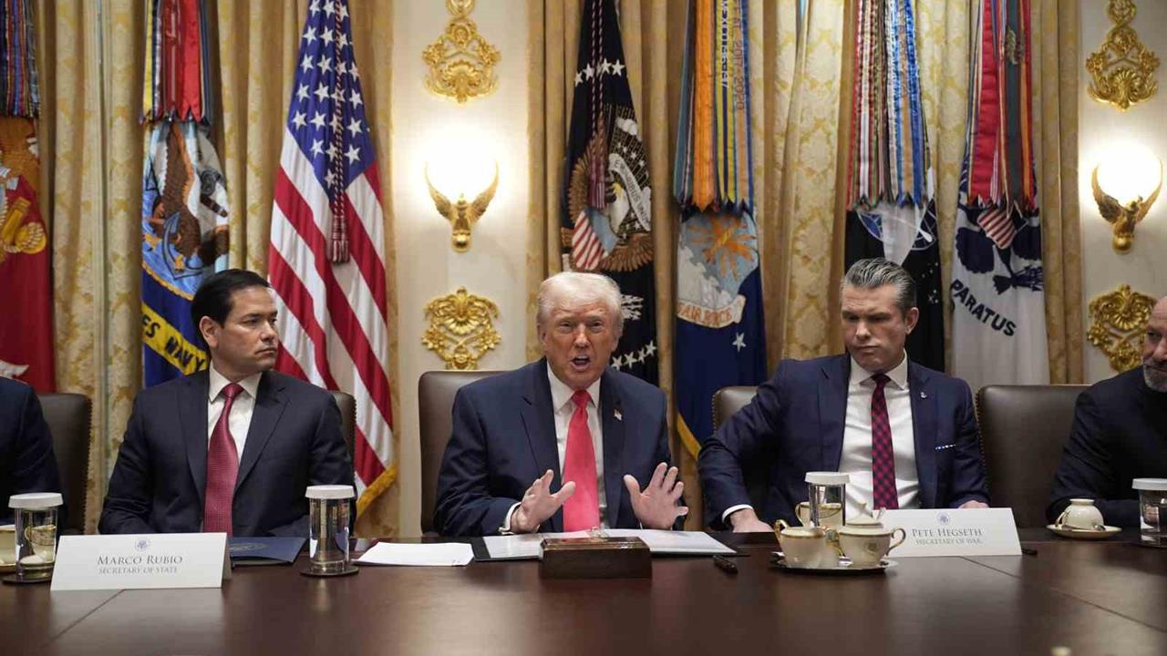 Washington'da Trump, Uyuşturucu Satanların Saldırıya Uğrayabileceğini Açıkladı