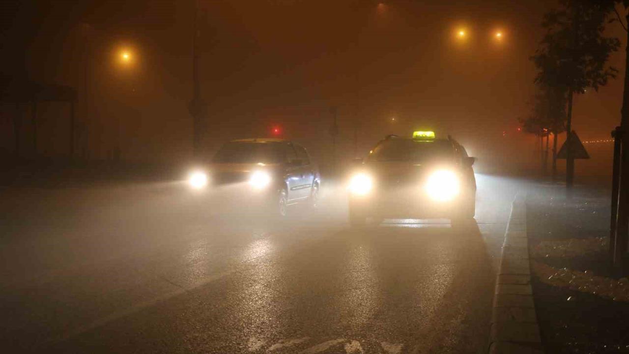 Sivas Merkez'de Yoğun Sis Nedeniyle Görüş Mesafesi Düşük