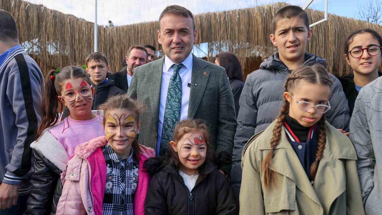 Bilecik Merkez'de Düzenlenen Kahvaltı Programında Vali Sözer Engelli Bireylerle Bir Araya Geldi