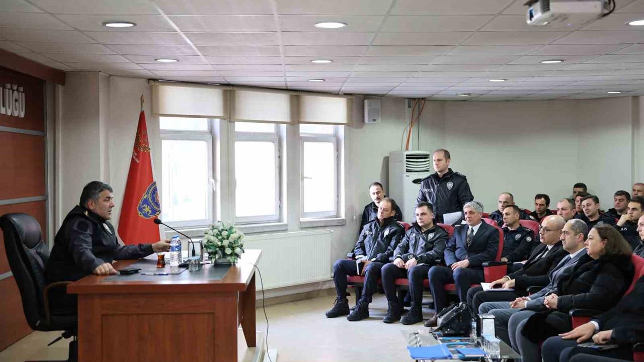 Erzurum'da İl Emniyet Müdürü Onur Karaburun'un katılımıyla Toplantı düzenlendi.