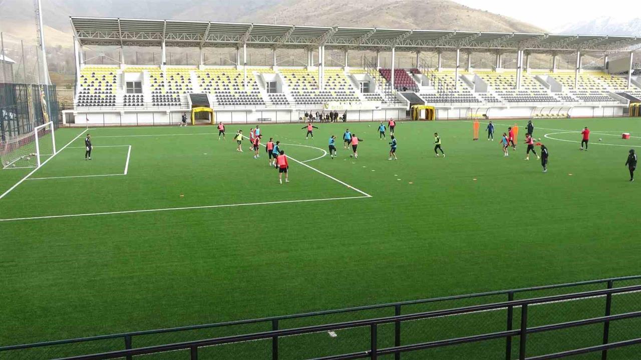 Bitlis 1916'nın Teknik Direktörü Sarı, Mayıs'ta Şampiyon Olmayı Hedefliyor.