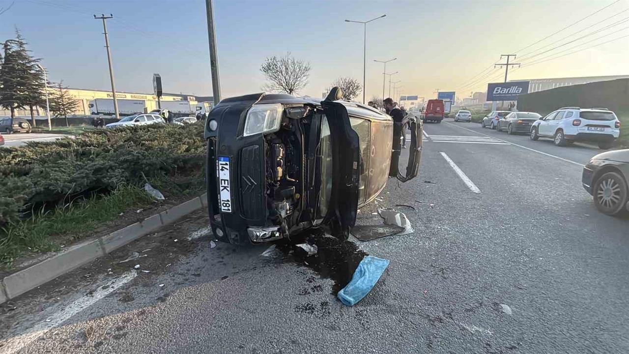 Bolu D-100 Kara Yolunda Otomobilin Devrilmesi Sonucu 1 Kişi Yaralandı