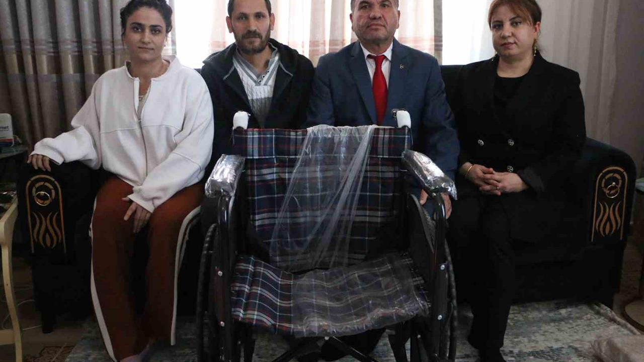 Diyarbakır Sur'da MHP, Dünya Engelliler Günü'nde 10 Aileye Tekerlekli Sandalye Dağıttı