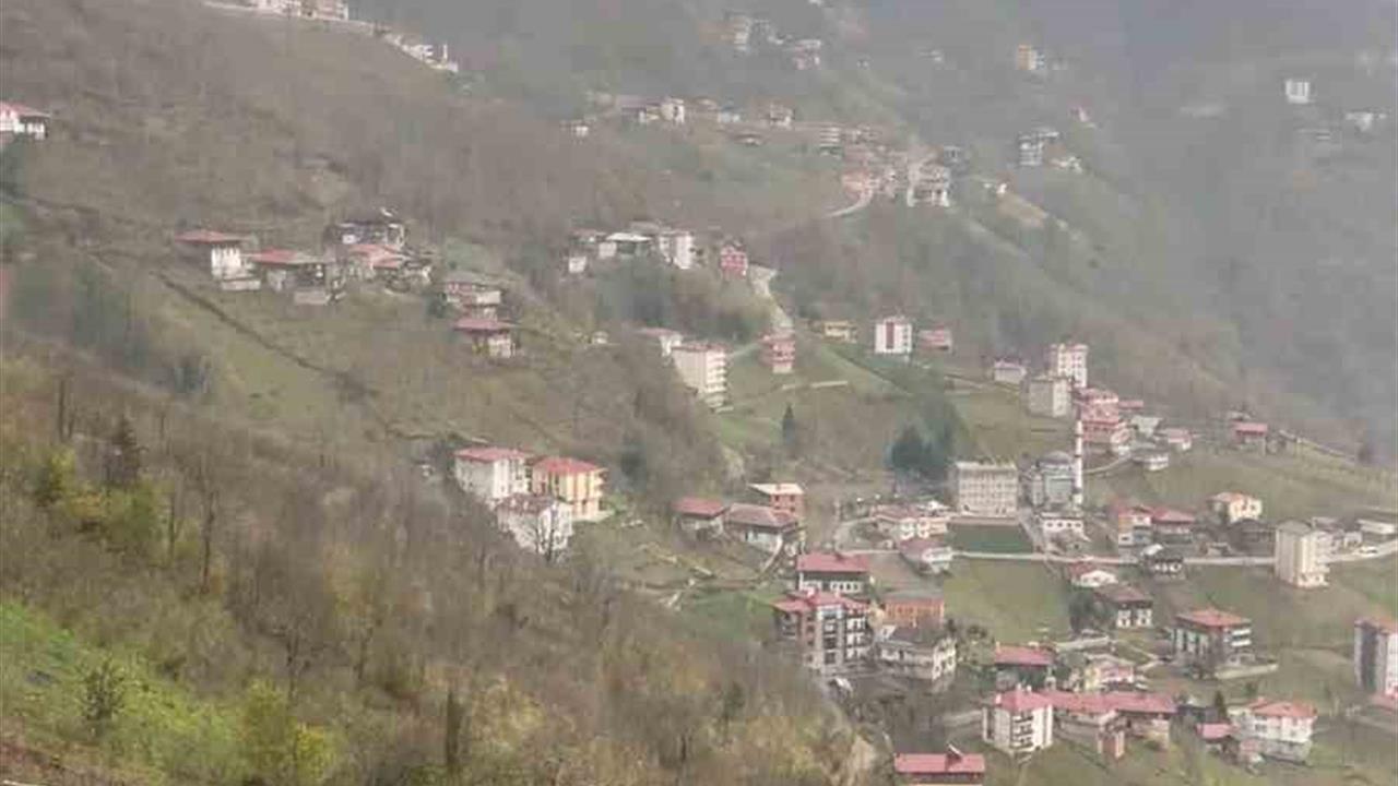 Rize Güneysu'da Yağmurla Birlikte Şimşekler Cep Telefonlarına Yansıdı