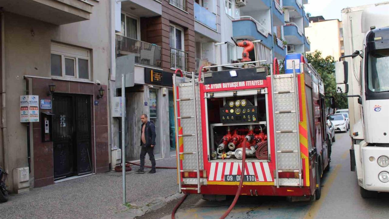 Aydın Efeler'de 6 Katlı Binada Klimadan Kaynaklı Yangın Kontrol Altına Alındı