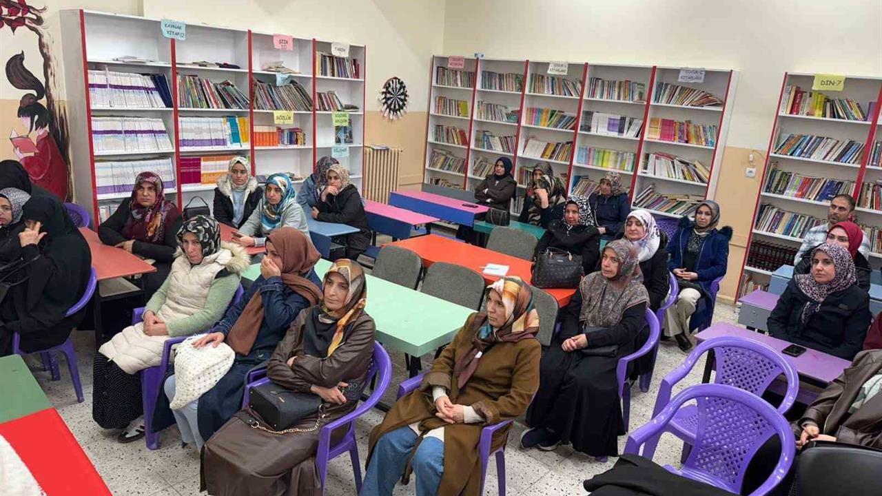 Elazığ Merkez'de Öğrenci Velilerine Kadına Yönelik Şiddet Eğitimi Verildi