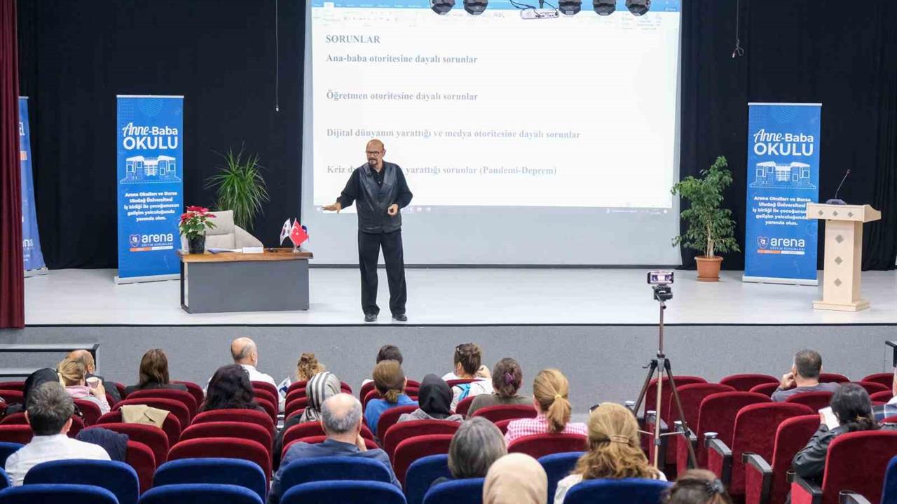 Bursa'da Arena Eğitim Kurumları ve Uludağ Üniversitesi iş birliğiyle düzenlenen Anne Baba Okulu büyük ilgi gördü.