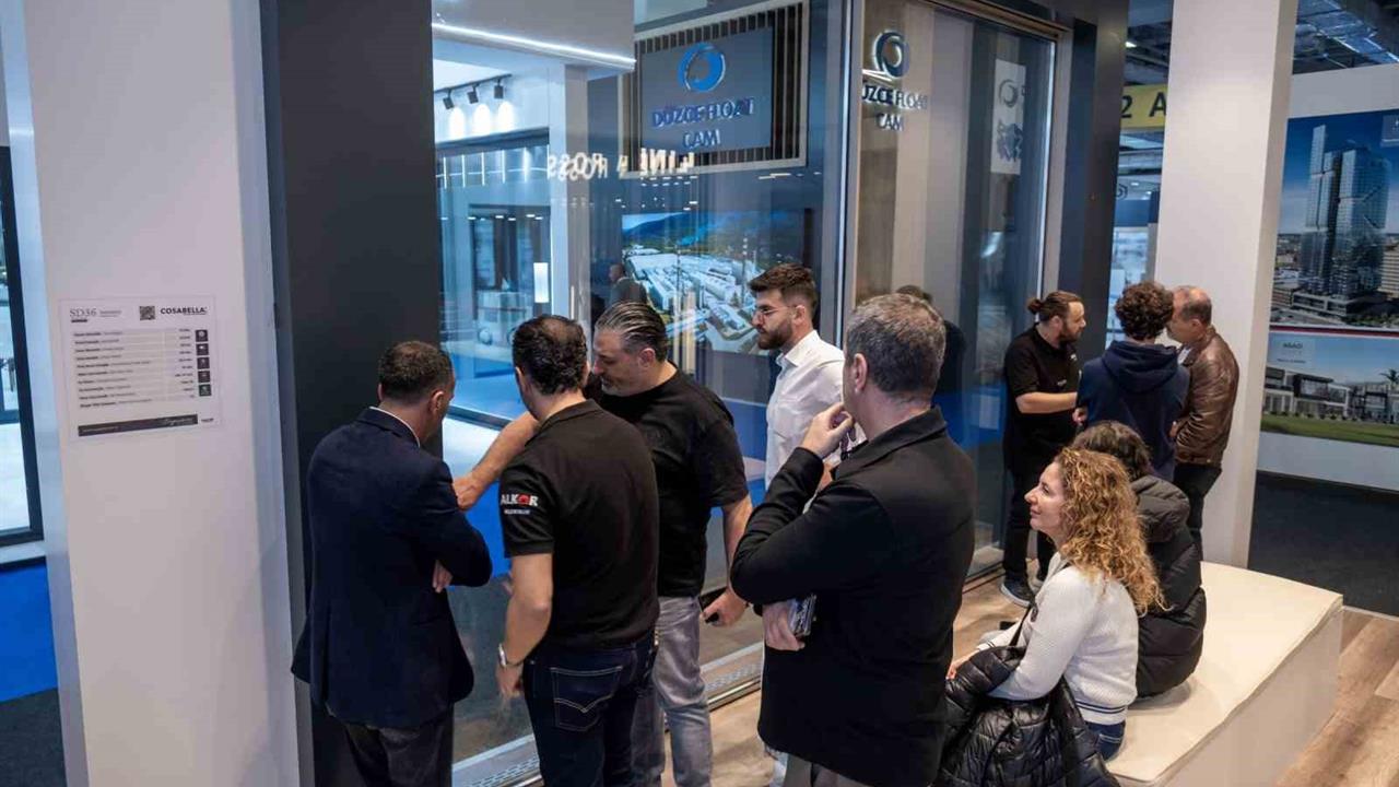 Manisa'daki Window Eurasia 2025 Fuarı'nda Cosabella'nın alüminyum sürme sistemleri yoğun ilgi topladı.