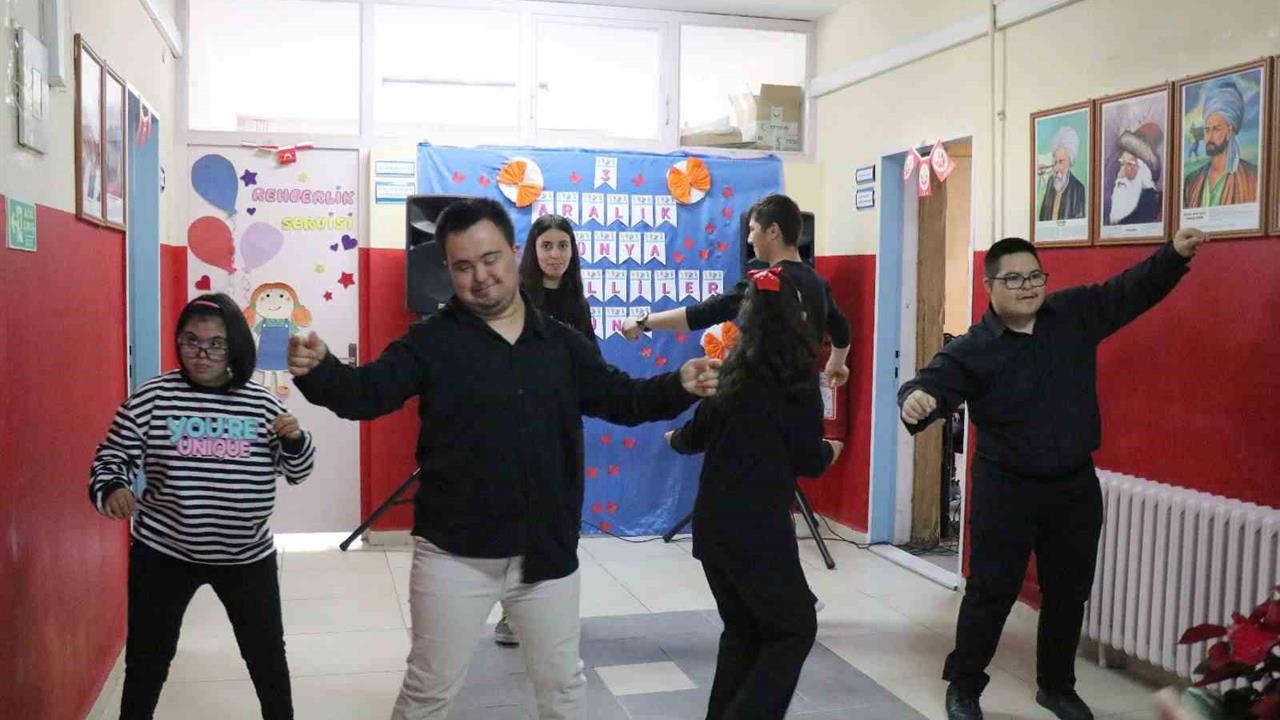 Aydın Bozdoğan'da 3 Aralık Dünya Engelliler Günü için etkinlik gerçekleştirildi.