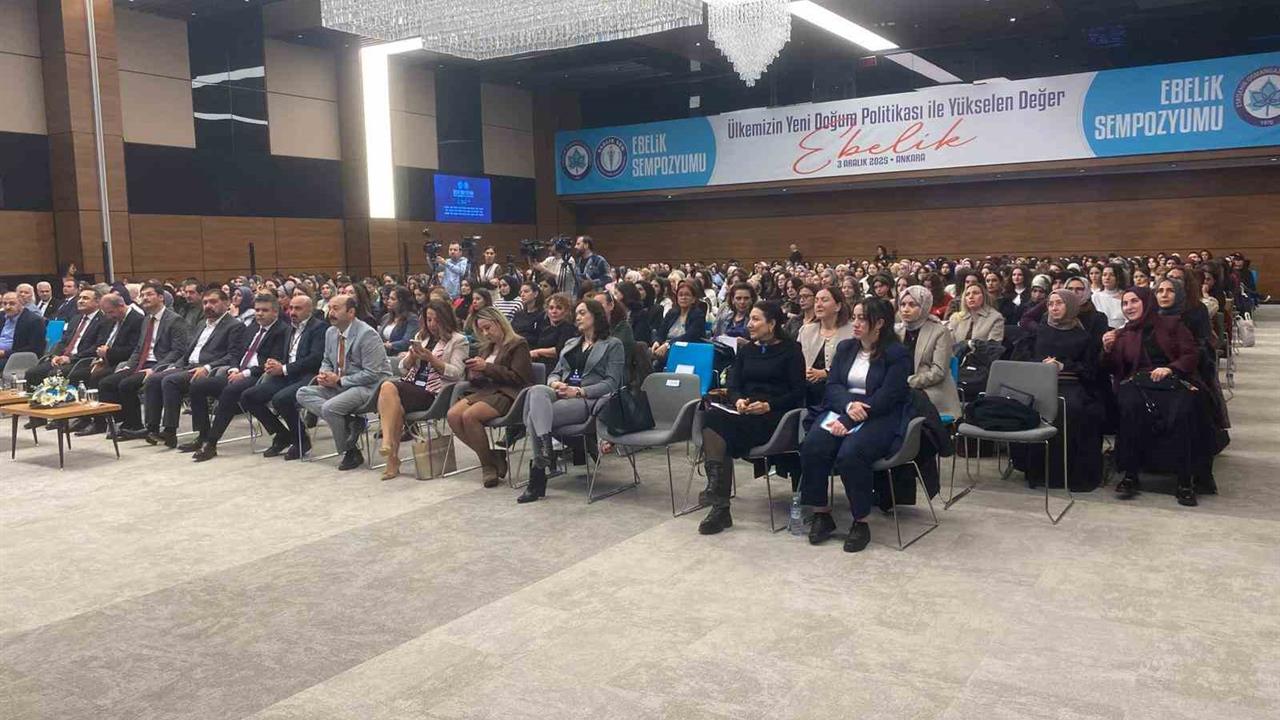 Ankara'da Düzenlenen Ebelik Sempozyumunda Sağlık-Sen Genel Başkanı Görüşlerini Paylaştı
