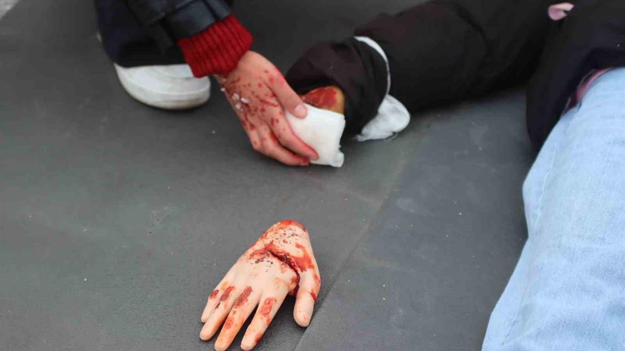 Kayseri'de Düzenlenen Tatbikatta Gerçekçi Otobüs Kazası Senaryosu Uygulandı