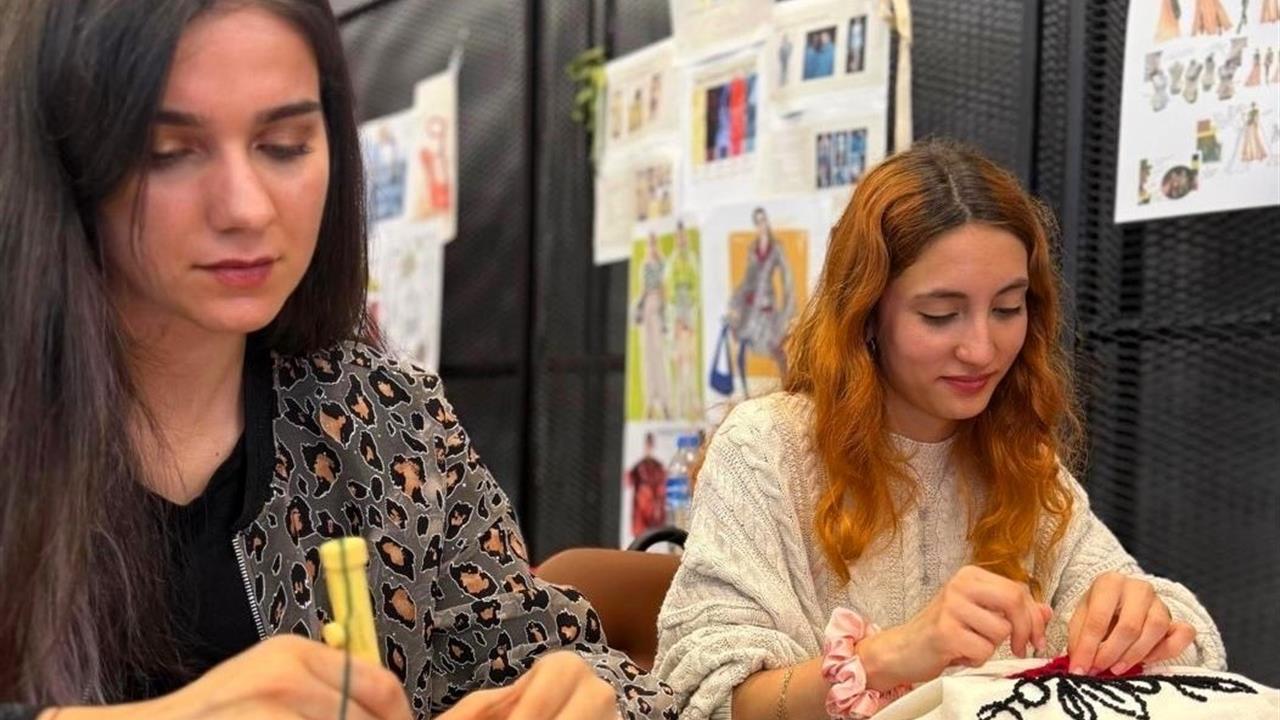 Sakarya Ferizli'de SUBÜ Öğrencileri Kocaeli Büyükşehir Belediyesi ile Keçe Atölyesi Düzenledi