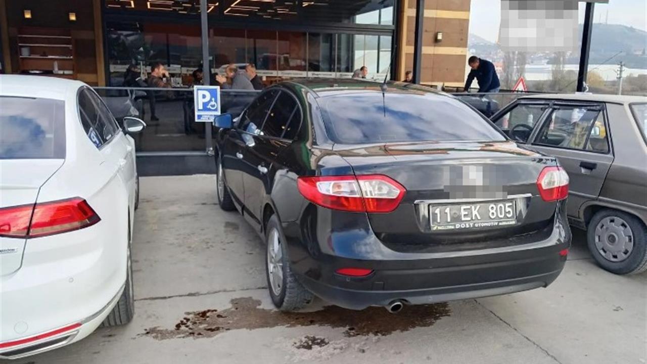 Bilecik Bozüyük'te Engelli Park Yerine Park Eden Resmi Araca Cezai İşlem Yapıldı