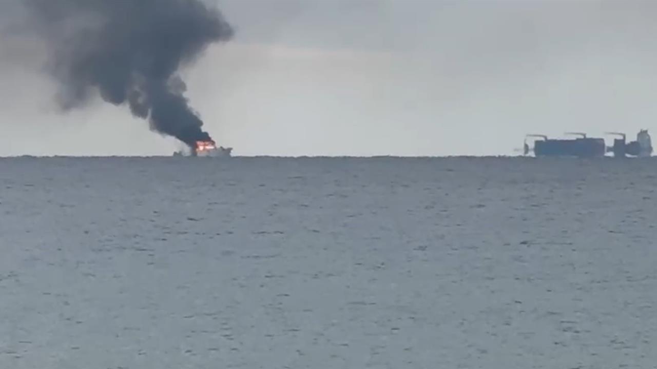 Antalya Kalkan açıklarında Yangın Çıkan Lüks Teknedeki Kaptan Kurtarıldı