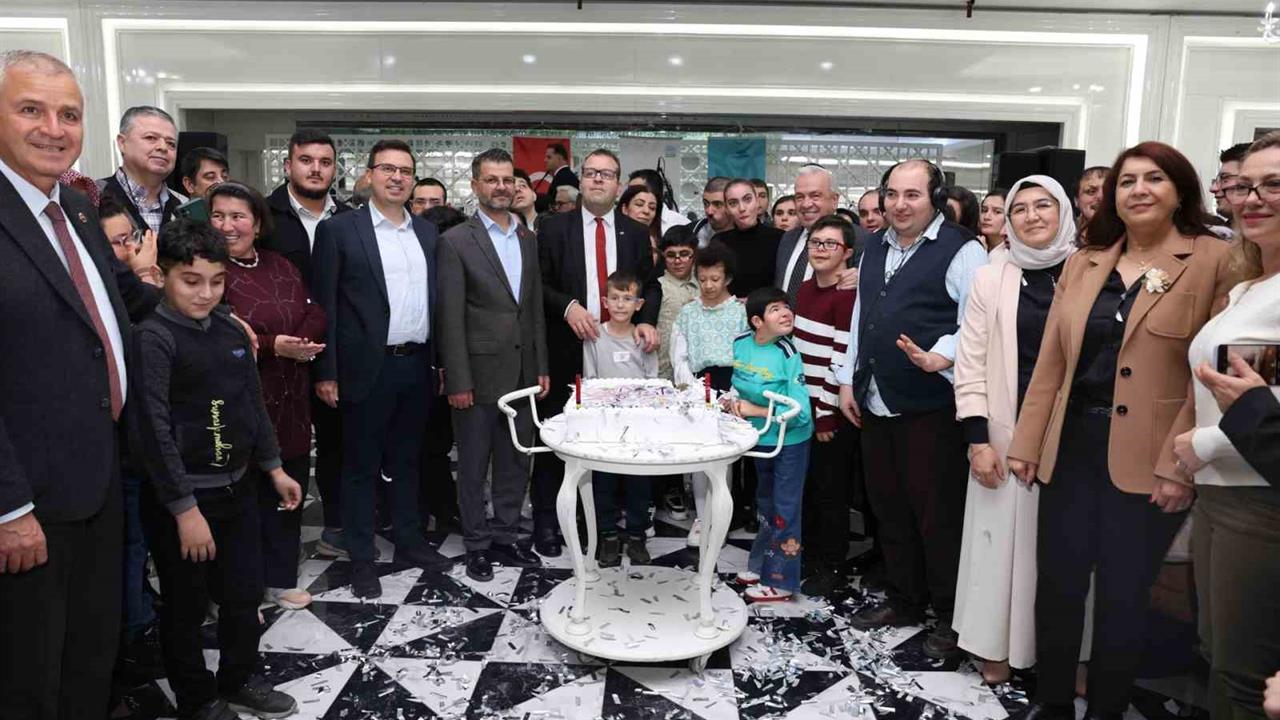 Bursa Nilüfer'de Bizim Ev'in 14. yıl dönümü etkinliği coşkuyla kutlandı.