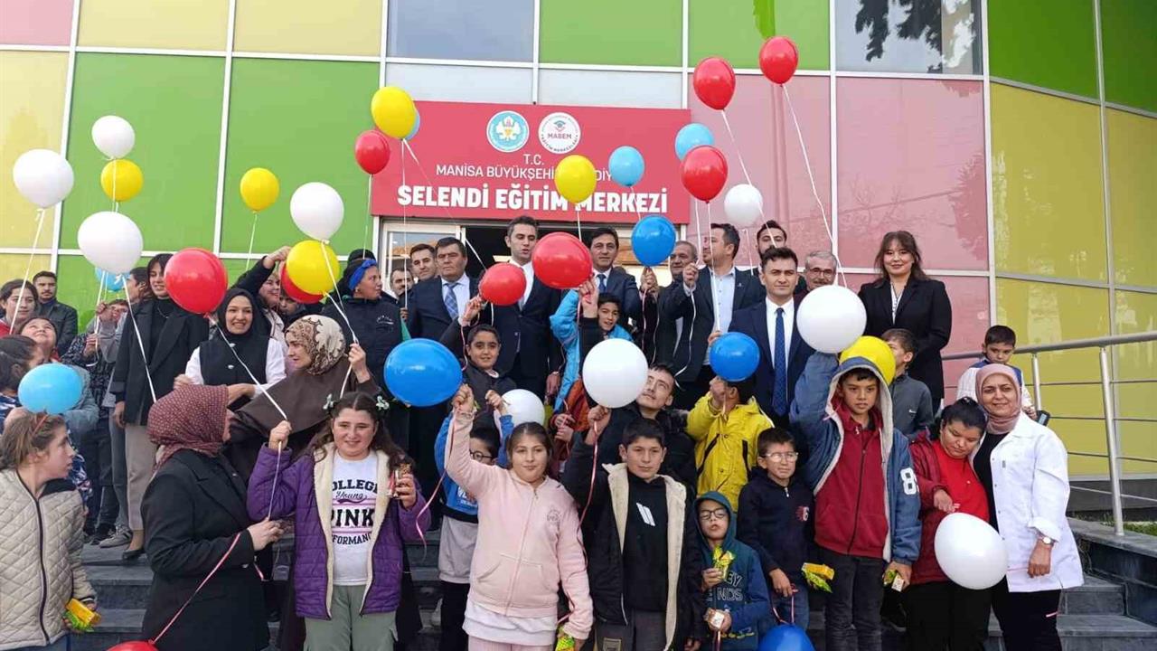 Manisa Selendi'de 3 Aralık Dünya Engelliler Günü İçin Kutlama Programı Düzenlendi