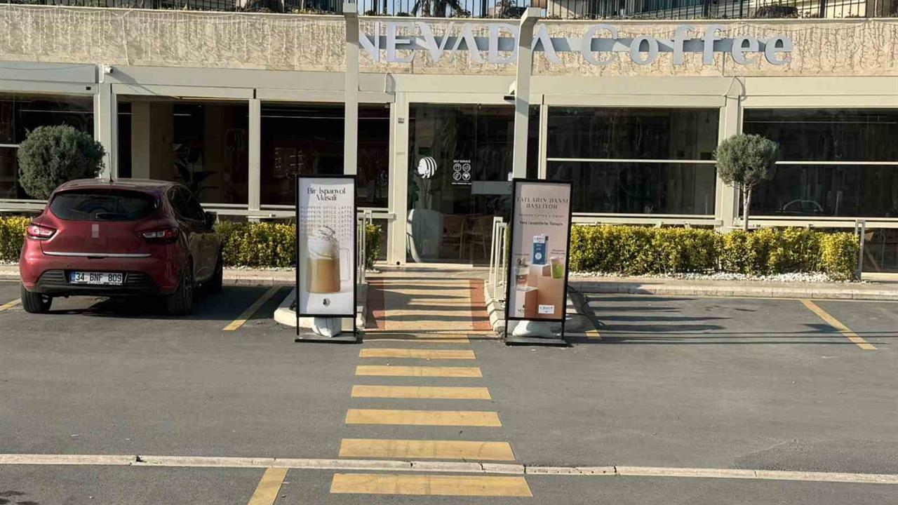 İstanbul Beylikdüzü'nde Hamburgerciye Haraç İstendiği İddia Ediliyor