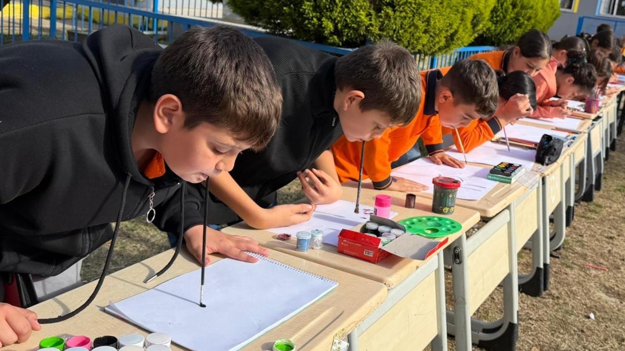 Manisa Sarıgöl'de Öğrenciler, Engelli Bireyler İçin Resim Çizdi