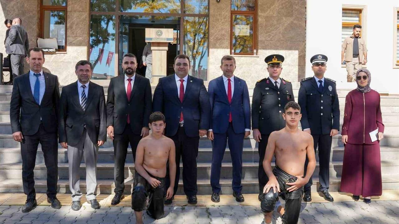 Kütahya Pazarlar'da Güreş ve Yağlı Güreş Projesi Başlatıldı