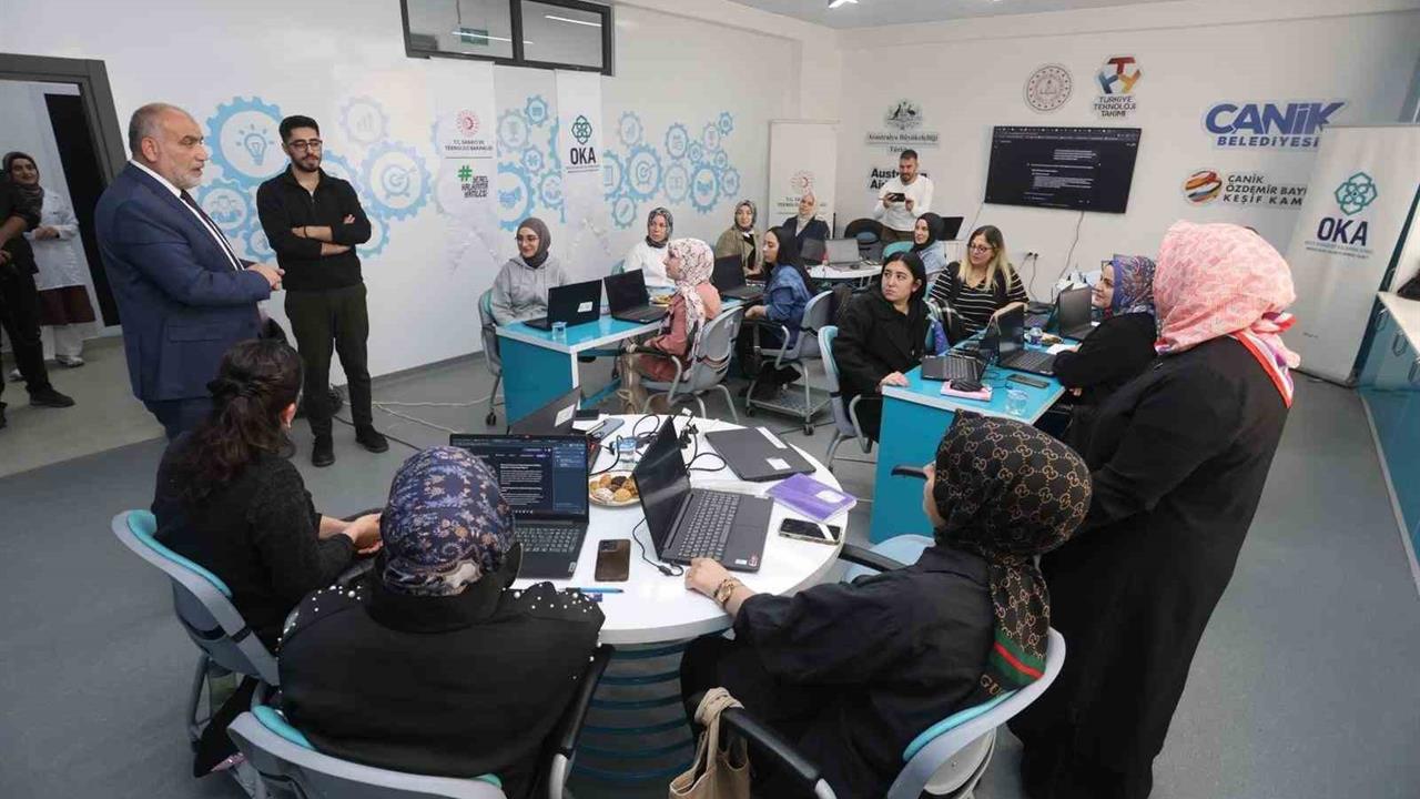 Samsun Canik'te Girişimci Kadınlar İçin Yapay Zeka Eğitimi Düzenleniyor