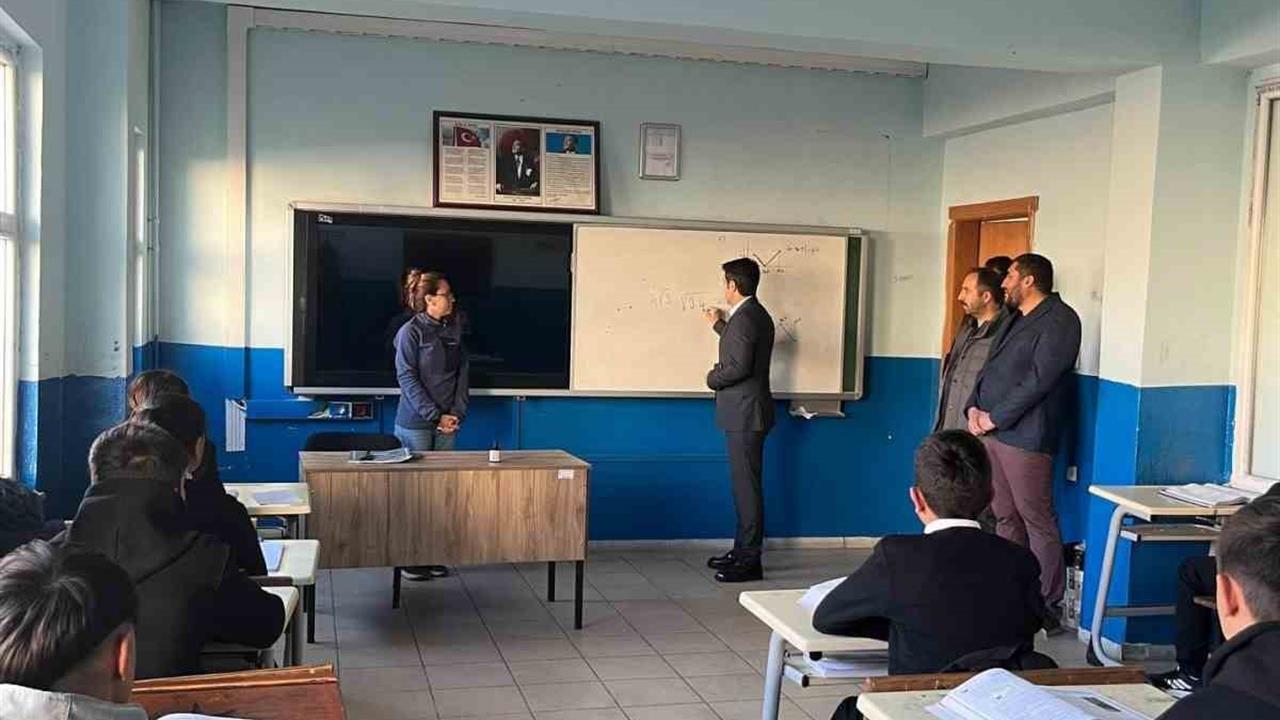 Sarıkamış'ta Kaymakam Enis Aslantatar, Öğrencilerle Bir Araya Geldi