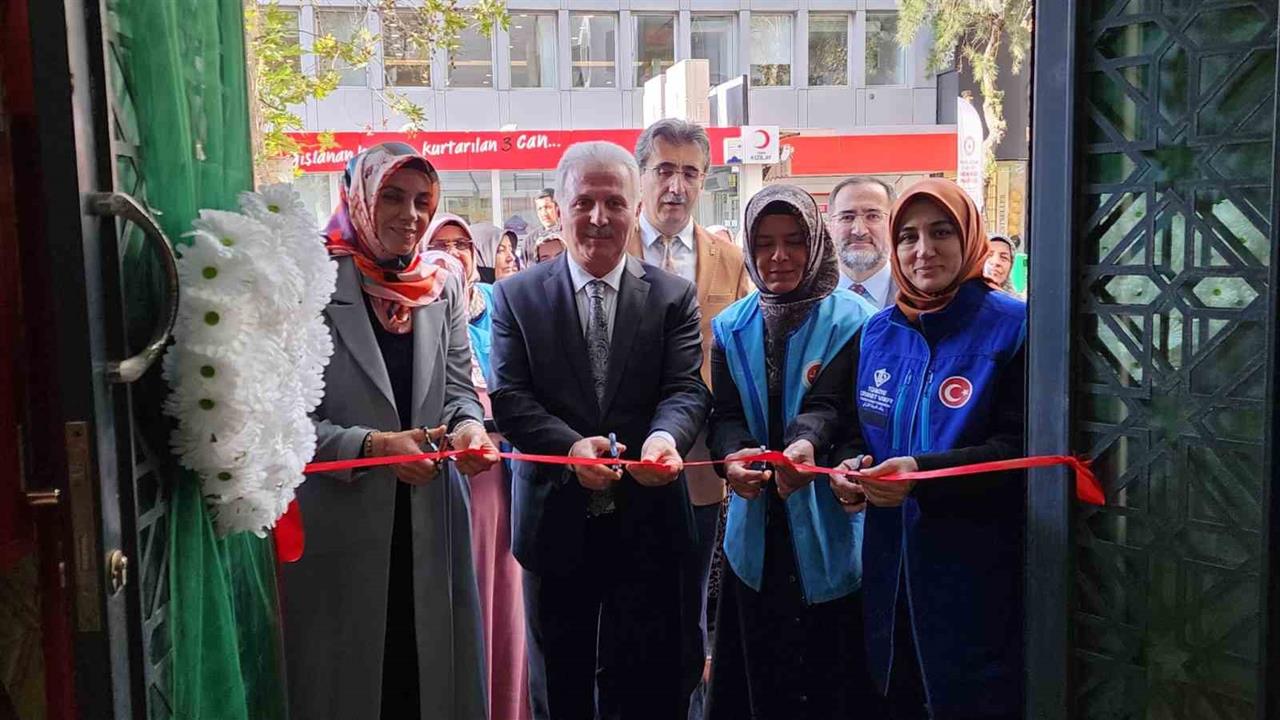 Antalya'da Türkiye Diyanet Vakfı Tarafından İyilik Atölyesi Açılışı Gerçekleşti