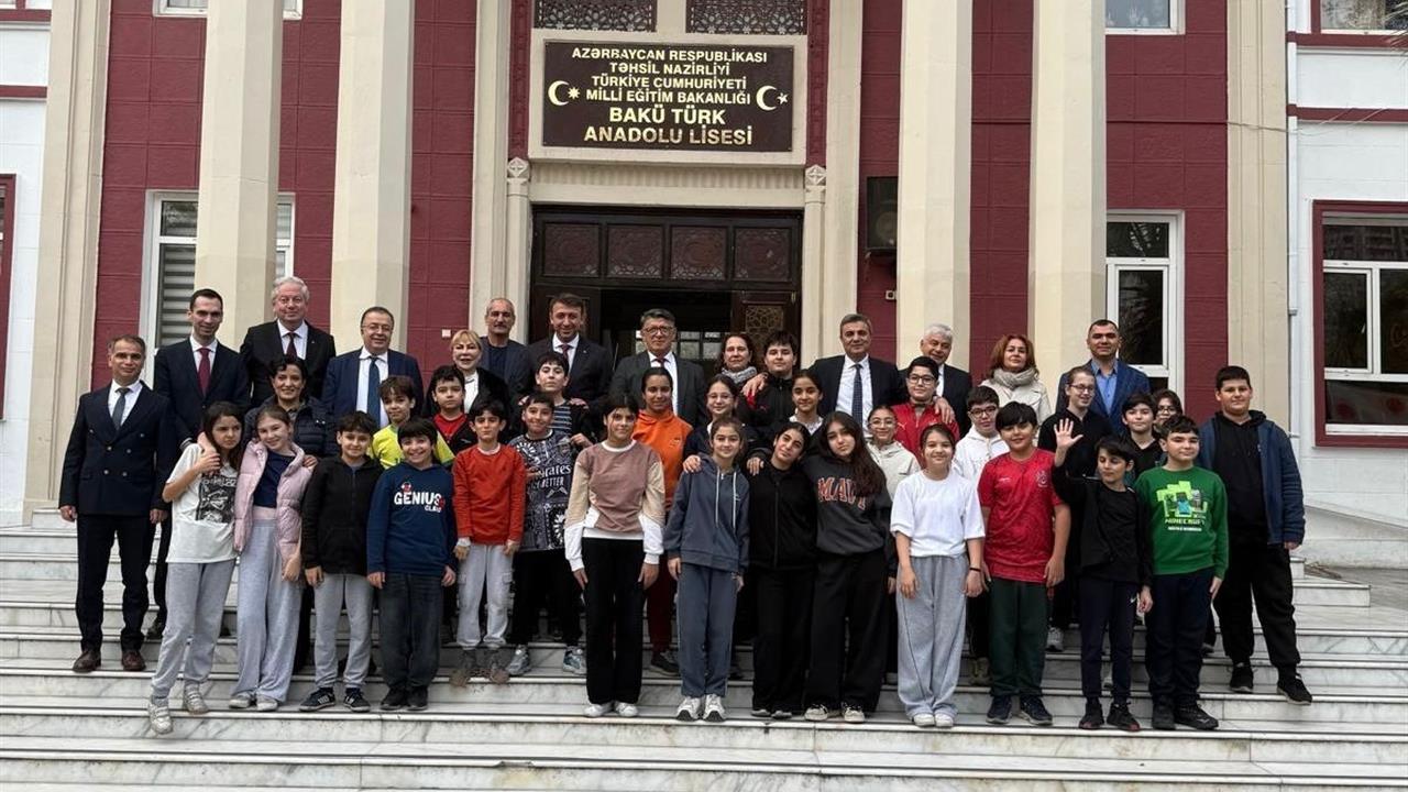 Elazığ Fırat Üniversitesi, Bakü Türk Anadolu Lisesi'nde tanıtım etkinliği gerçekleştirdi.