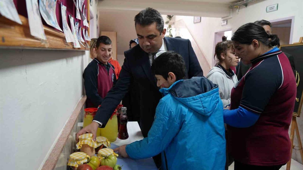 Kastamonu'da 3 Aralık Dünya Engelliler Günü'nde Özel Öğrenciler Eserlerini Sergiledi