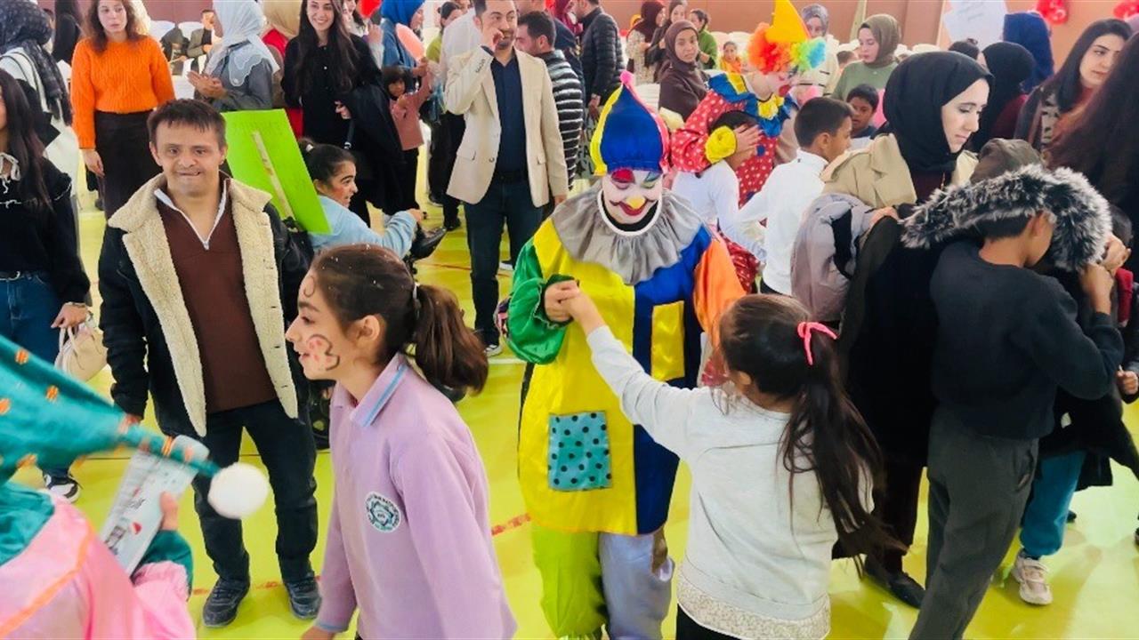 Şanlıurfa Ceylanpınar'da Engelli Bireylerin Katıldığı Renkli Etkinlik Düzenlendi