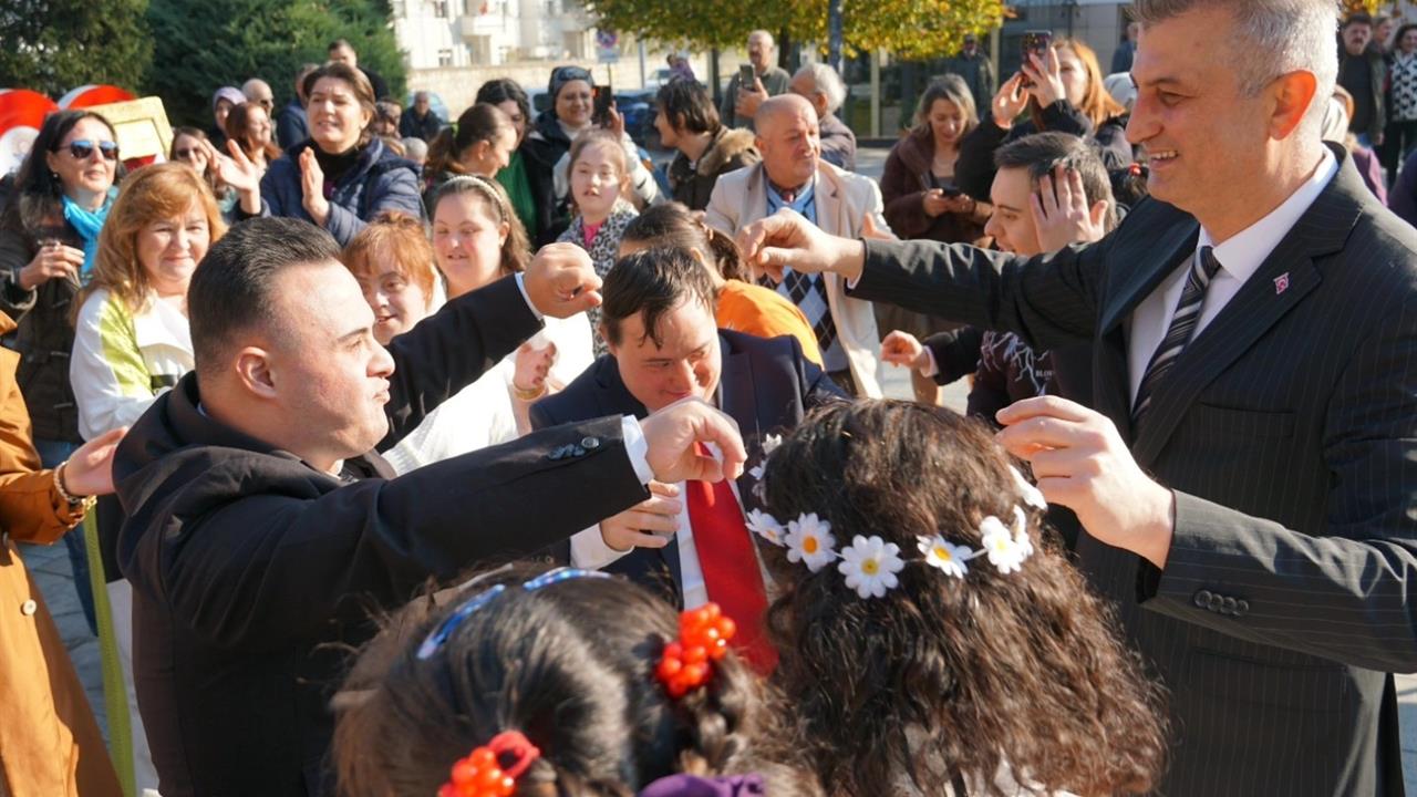 Gölcük'te 3 Aralık Dünya Engelliler Günü İçin Tören Düzenlendi.