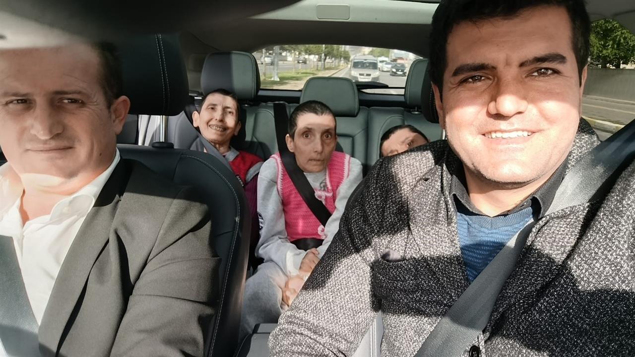 Sivas Zara'da Üç Engelli Kardeş Yerli Otomobil Togg'a Bindi