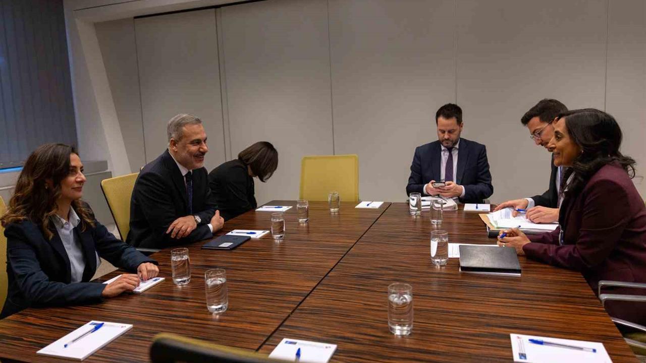 Brüksel'de Dışişleri Bakanı Hakan Fidan, Kanada Dışişleri Bakanı Anand ile görüştü.