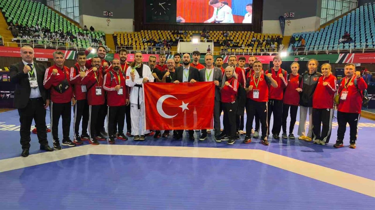 İstanbul'da Düzenlenen Dünya Taekwondo Şampiyonası'nda Zehra Begüm Kavukcuoğlu Altın Madalya Kazandı