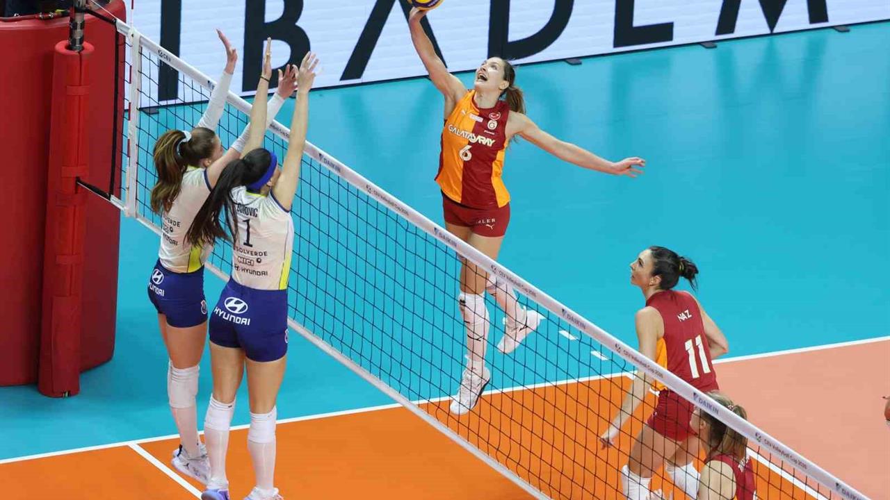 İstanbul'da Galatasaray Kadın Voleybol Takımı, Porto'yu 3-0 Yenerek 8’li Finaller Turu’na Yükseldi