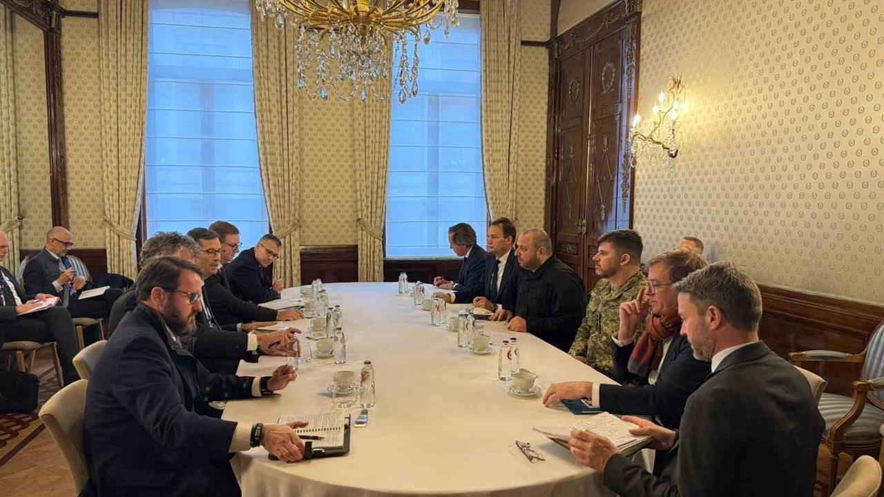 Brüksel'de Ukrayna ve Avrupa'dan Üst Düzey Güvenlik Yetkilileri Barış Müzakereleri Gerçekleştirdi