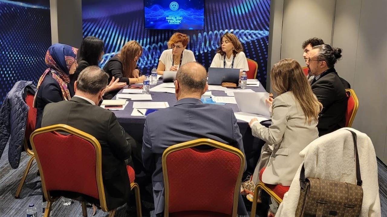 Manisa'da Gerçekleşen Zirvede Mesleki Eğitimde Yeni Yaklaşımlar Tartışıldı