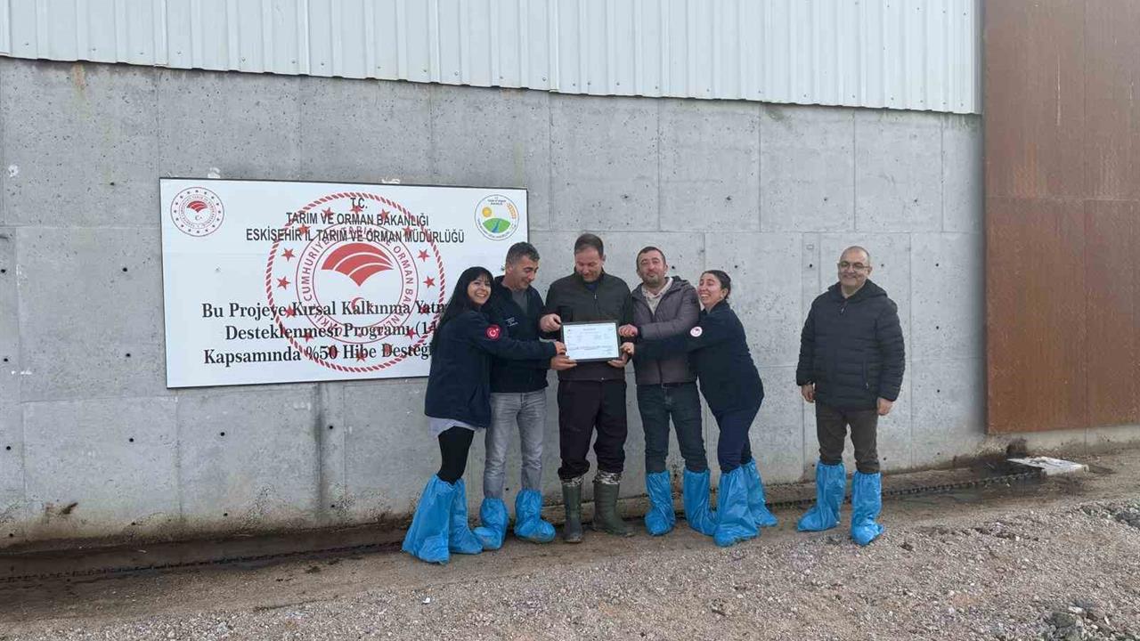 Eskişehir Mahmudiye'de İlk Ari İşletme Sertifikası Sahiplerine Teslim Edildi