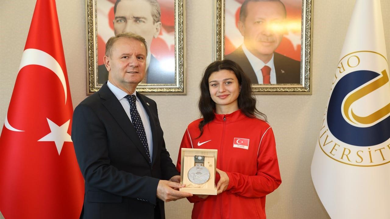 Ordu'da Eğitim Gören Milli Sporcu İlkim Zehra Yılmaz, Dünya İkinciliği Kazandı